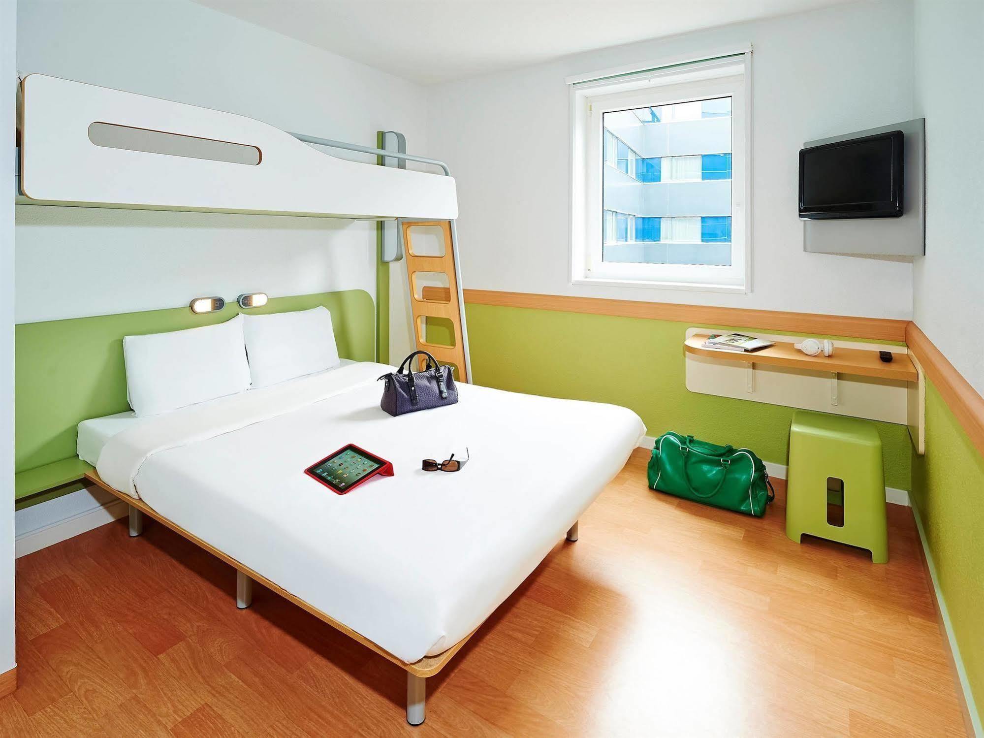 Готель Ibis Budget Zurich City West Екстер'єр фото